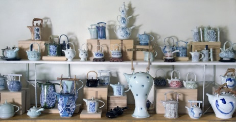 Tineke van Gils - Porcelain teapots Jingdezhen